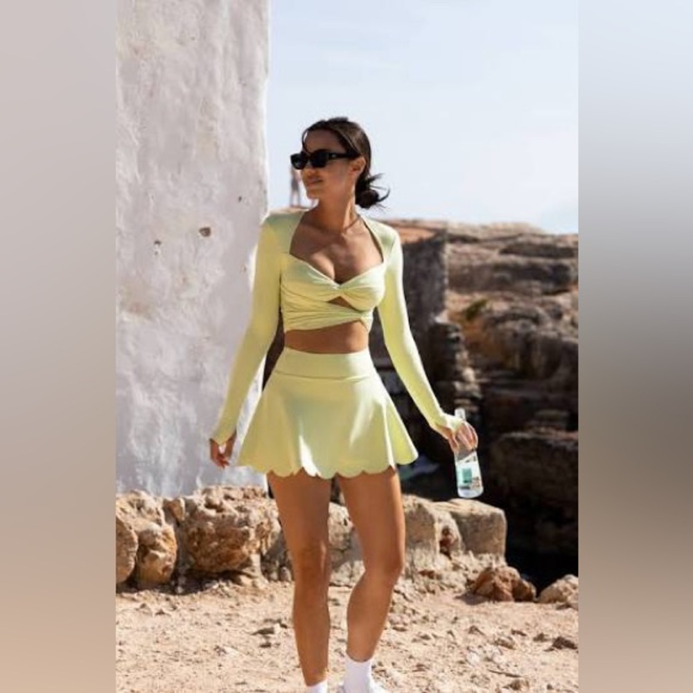 NWT Wiskii Knotty Chic Ruched Long Sleeve Crop Top in Matcha